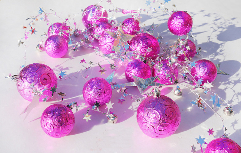 Christmas Bulbs and Stars Garland 7 Feet / 2.1m