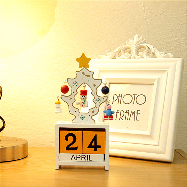 Christmas Theme Wooden Decorative Calendar